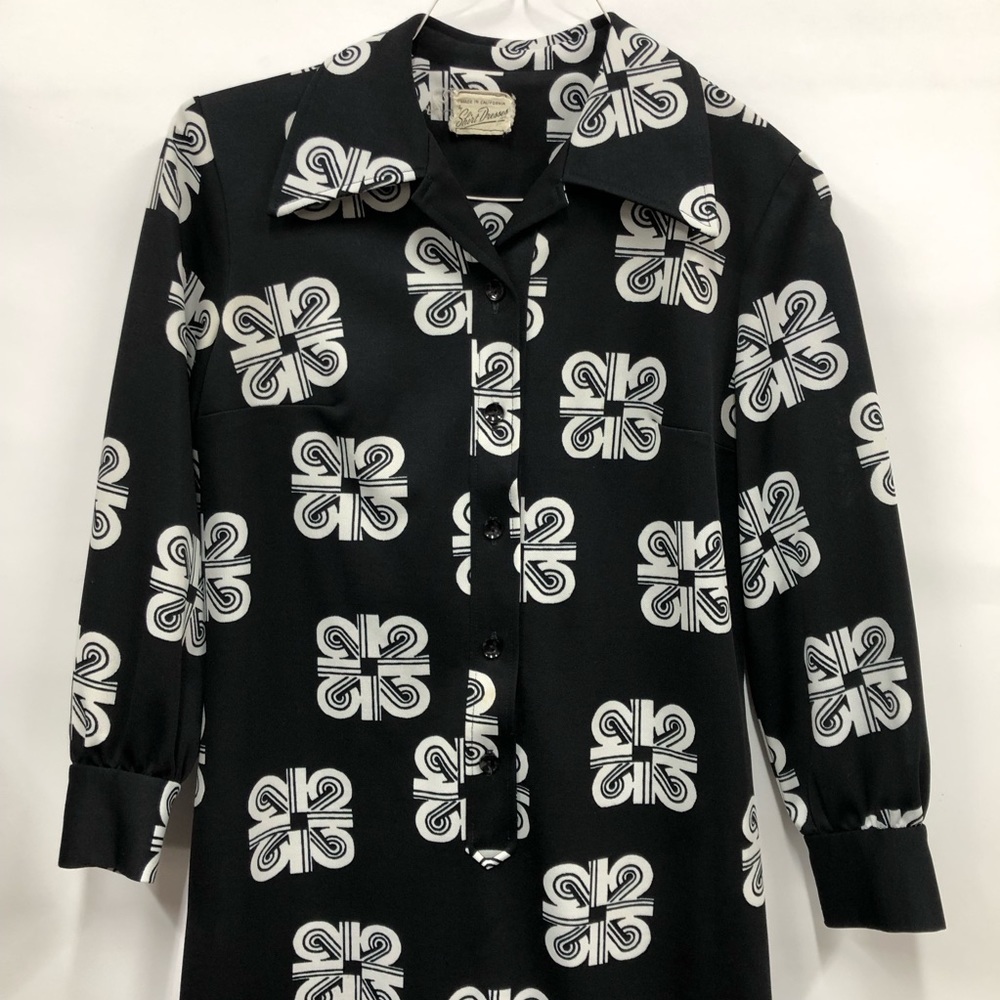 Vintage shirt dress made in California geometric black white long sleeve - Picture 6 of 16